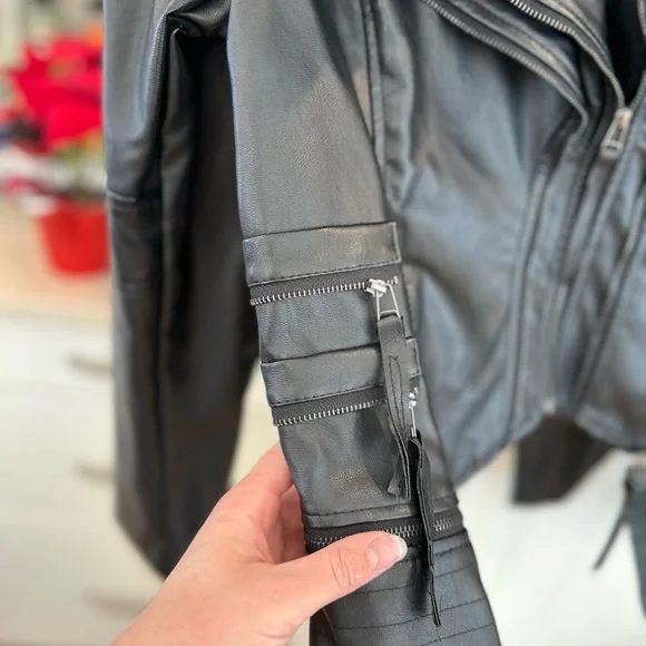 Leather Jacket - Picture 6 of 7